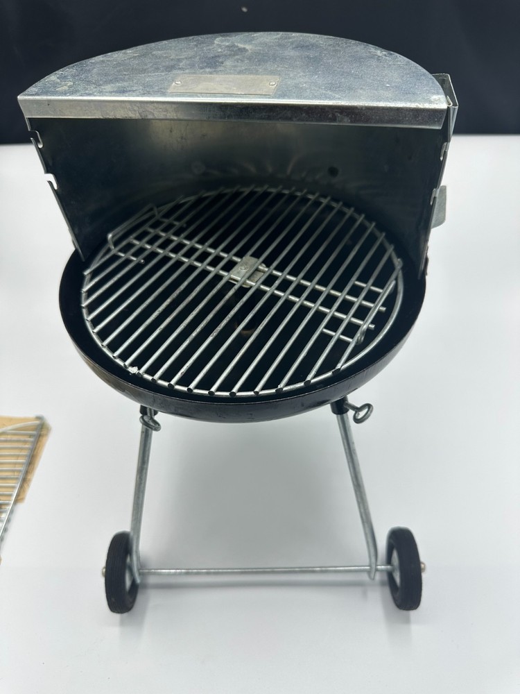 Vintage Bar-Bee Q Grill