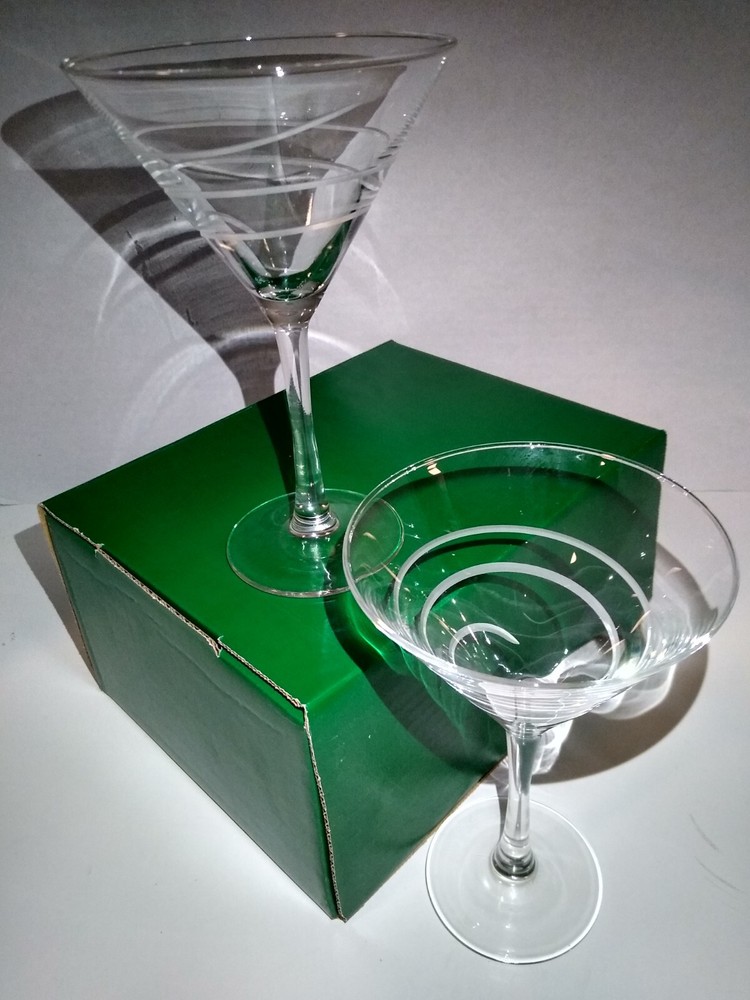 2 PC Diamond Engraved Martini Glass Set LaZboy NEW Elegant Stemware