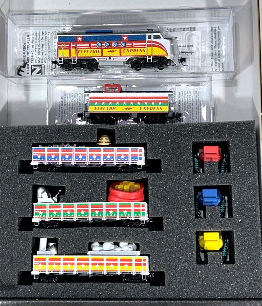 MICRO-TRAINS N SCALE ROBOT CHRISTMAS TRAIN SET 99321386