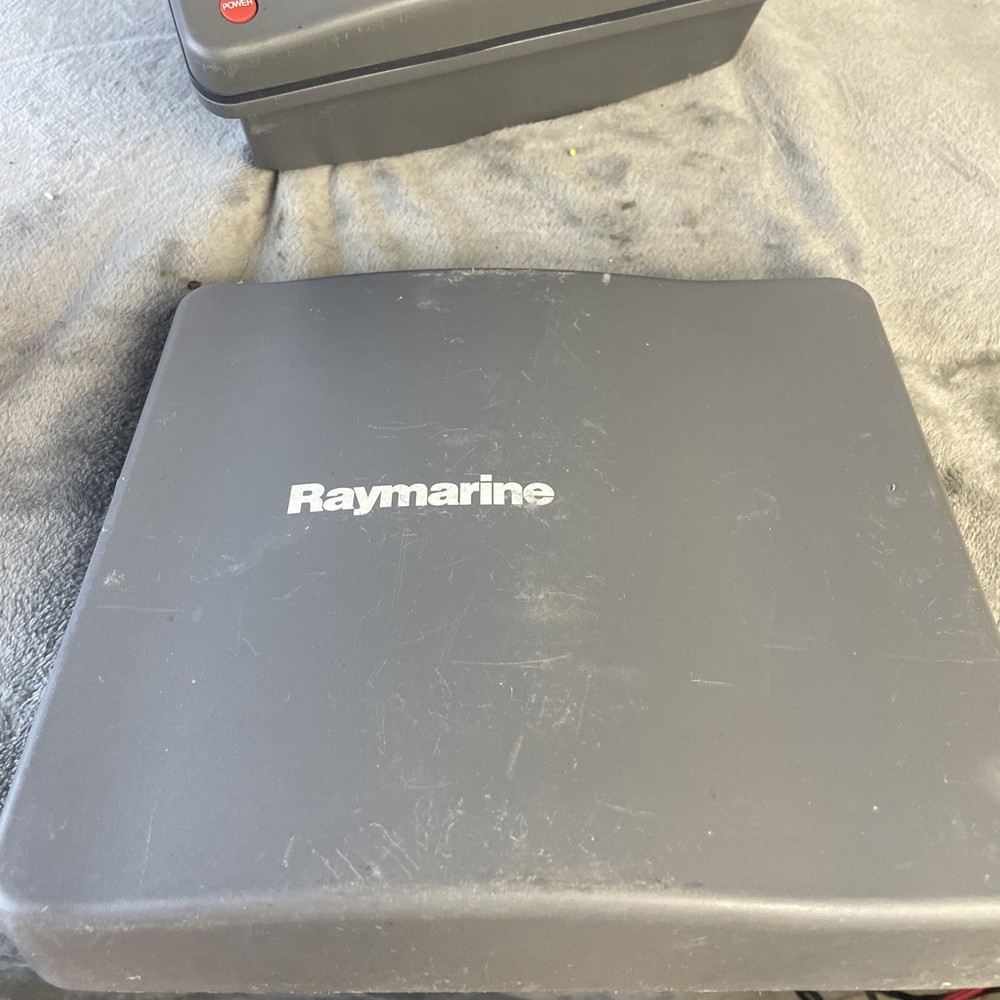 Raymarine RL70C Chartplotter Pathfinder Raychart Display E52034 RL70 C MFD Radar