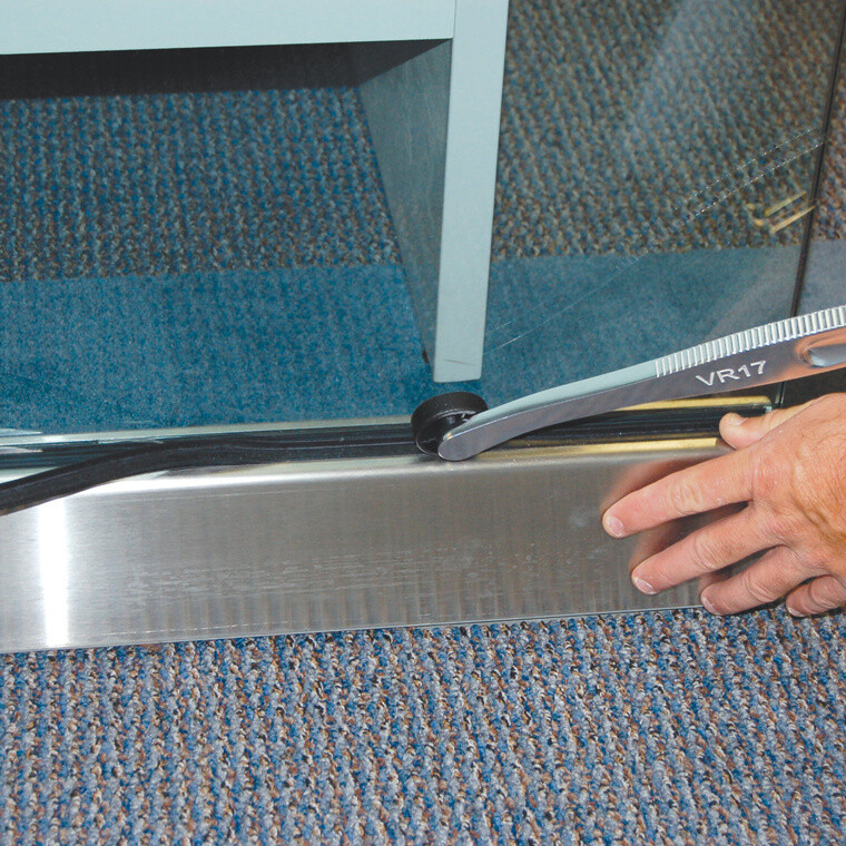 CRL VR17 17" Extra Long Vinyl Roller Tool