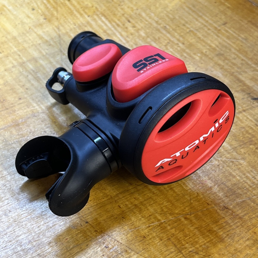 Atomic Aquatics SS1 Safe Second - Red - Regulator/Inflator Combo