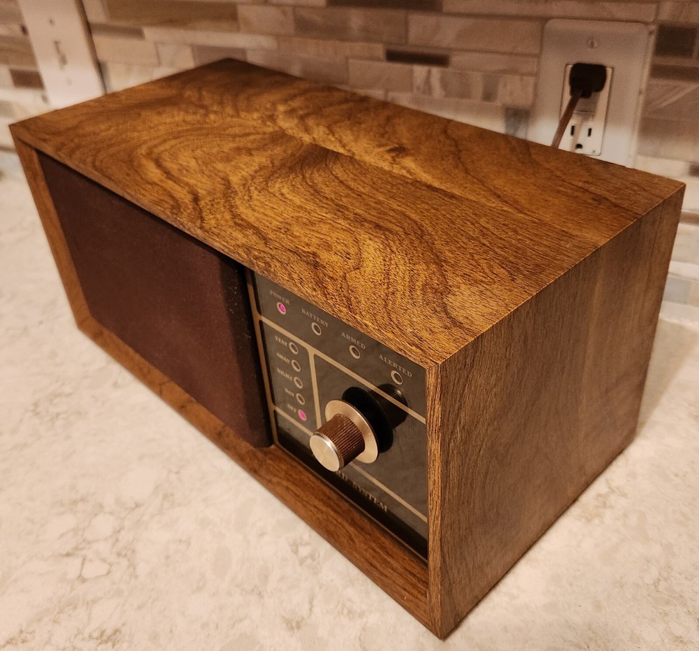 Vintage Amgard Perimeter Alarm Control Unit Model E 8496 Amway Security System