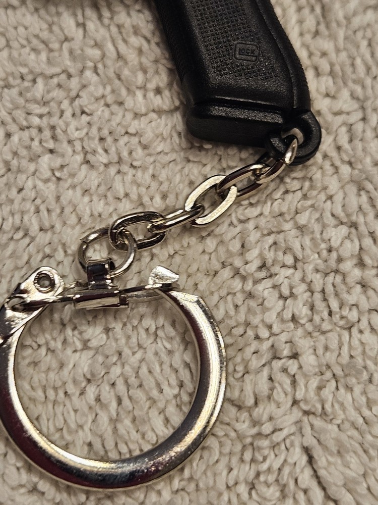 GLOCK 9 mm Firearm Key Chain new