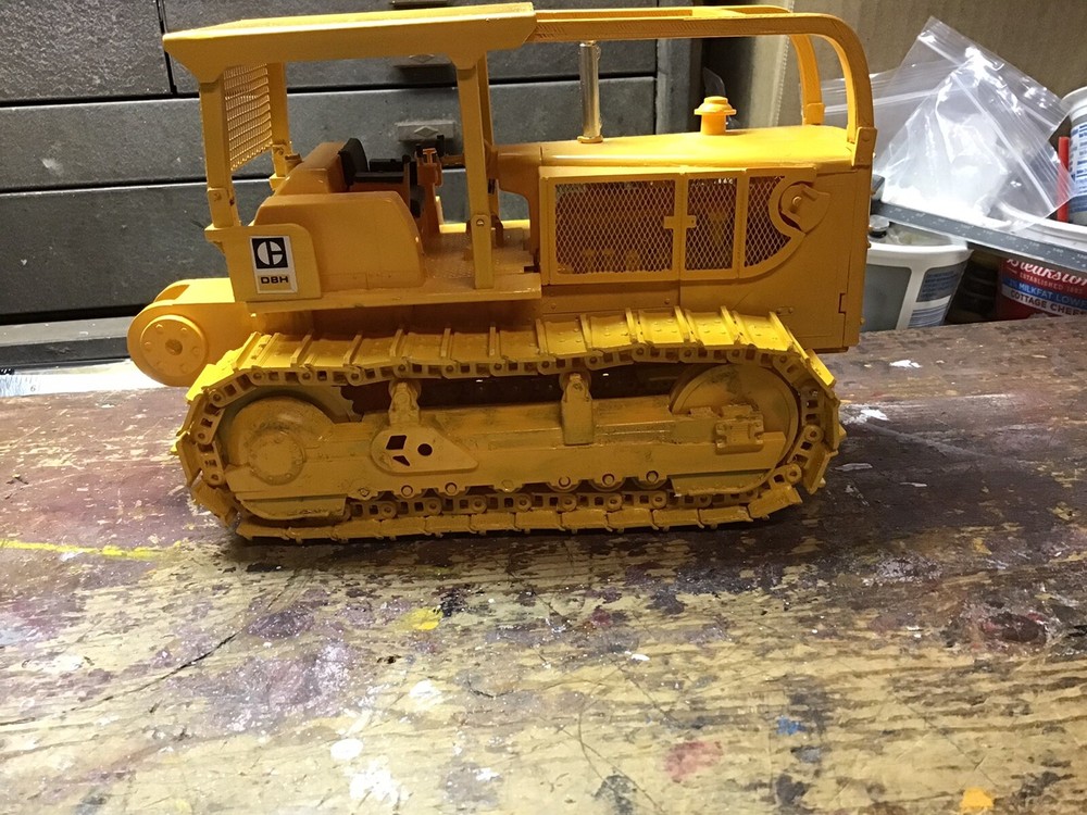 CUSTOM TRACKS FOR 1/25 SCALE AMT CAT DOZER MODEL