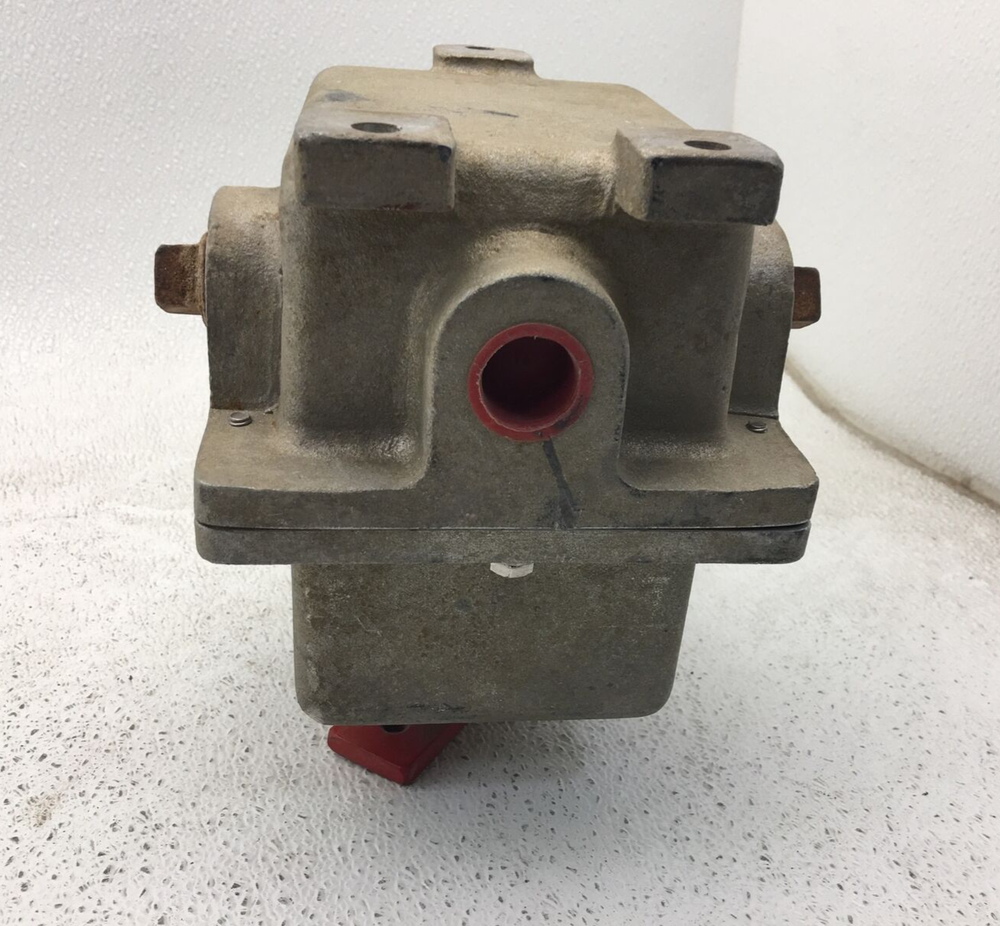 RS-1 CONVEYOR COMPONENTS RAINTIGHT ENCLOSURE WITH SAFETY STOP SWITCH