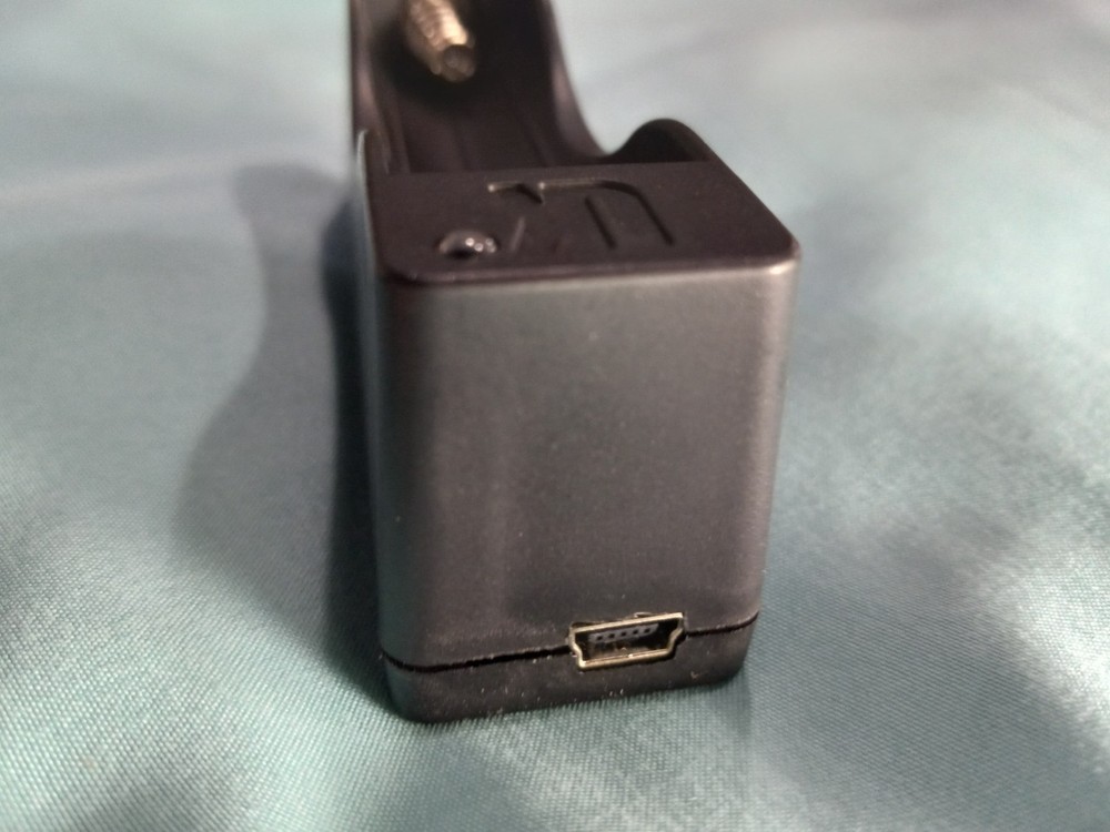 Underwater Kinetics Charge Cradle for Aqualite, accepts mini USB cable.