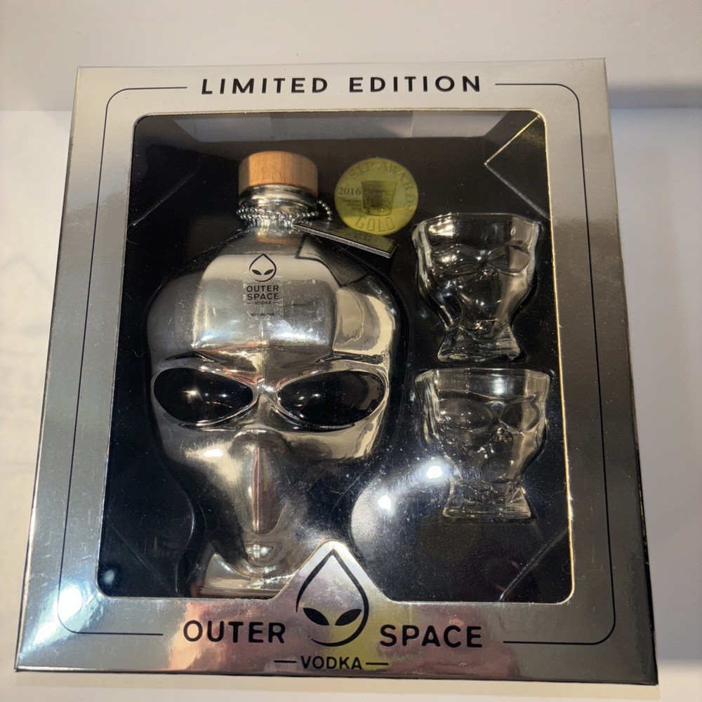 LARGE OUTER SPACE VODKA ALIEN HEAD EMPTY BOTTLE LIMITED EDITION BOX SHOT GLASSES