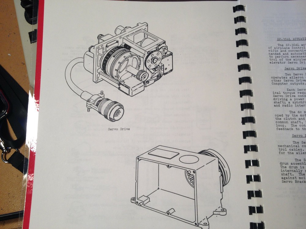 Sperry AFCS SP30AL in Douglas DC-8-73F Pilots Guide & Training Manual.