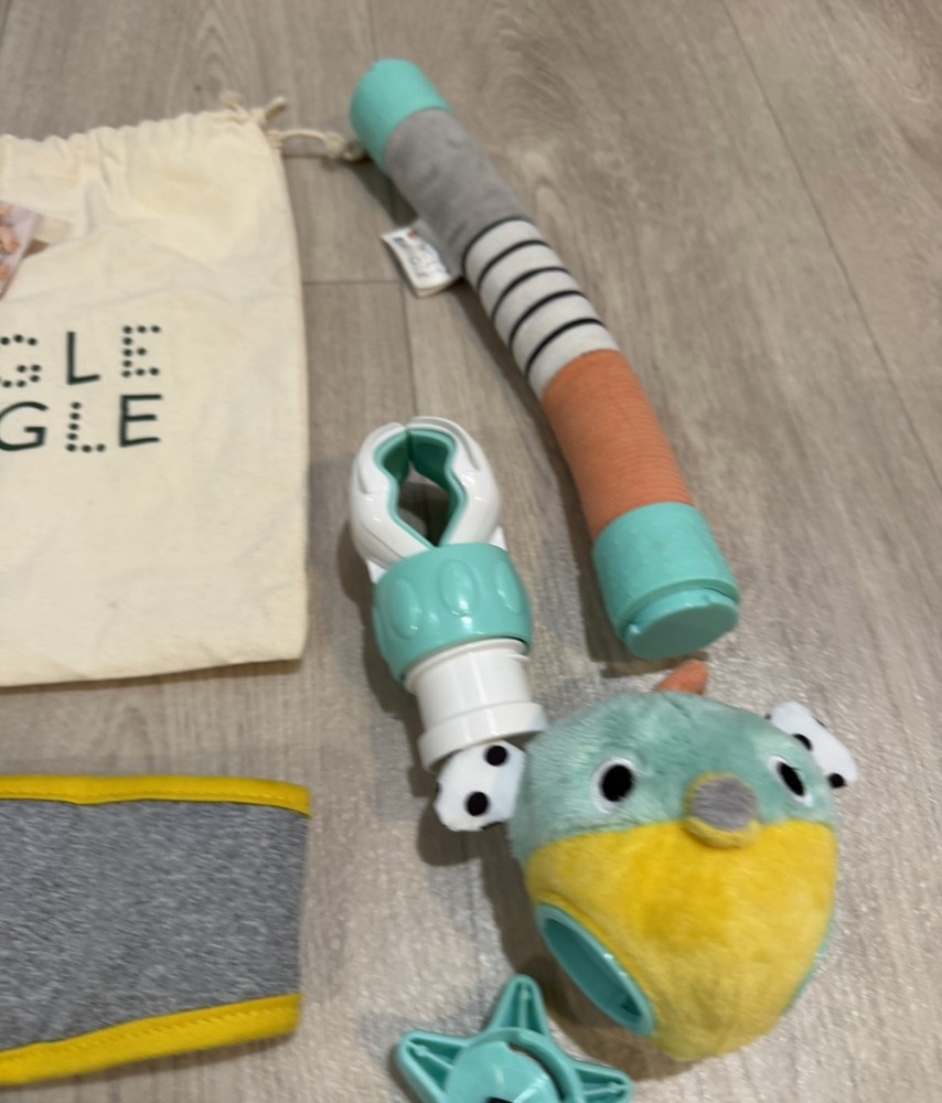 Dingle Dangle Diaper Changing 3 In 1 Distraction Kit