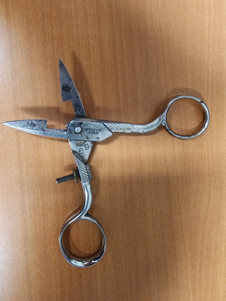 Vintage Button Hole Scissors