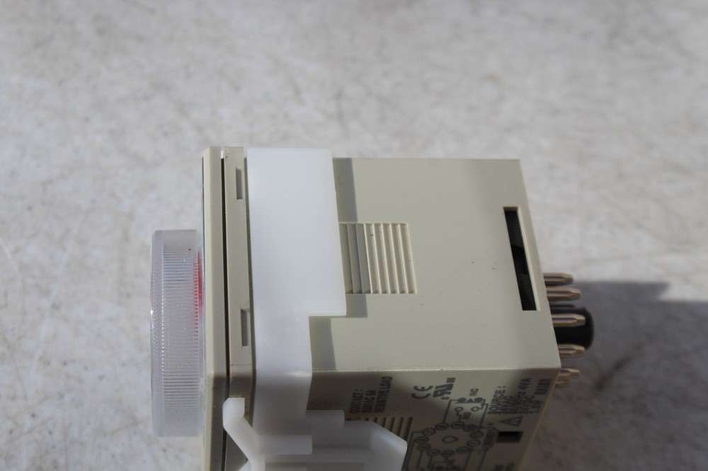 AT11DN-2 Autonics Analog Timer 24VAC/VDC w/ Socket Base 11pin Multi Range