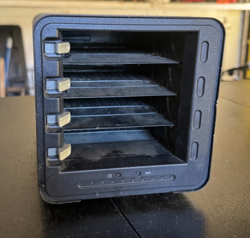Data Robotics Drobo DRO4D-D DAS Storage Array 4-Drive HDD Enclosure