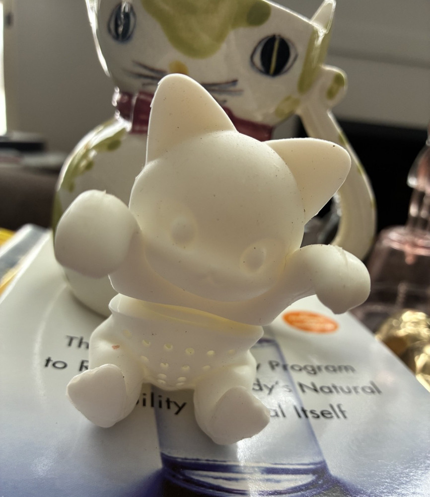 CERAMIC CAT CREAMER WITH CAT TEA DIFFUSER