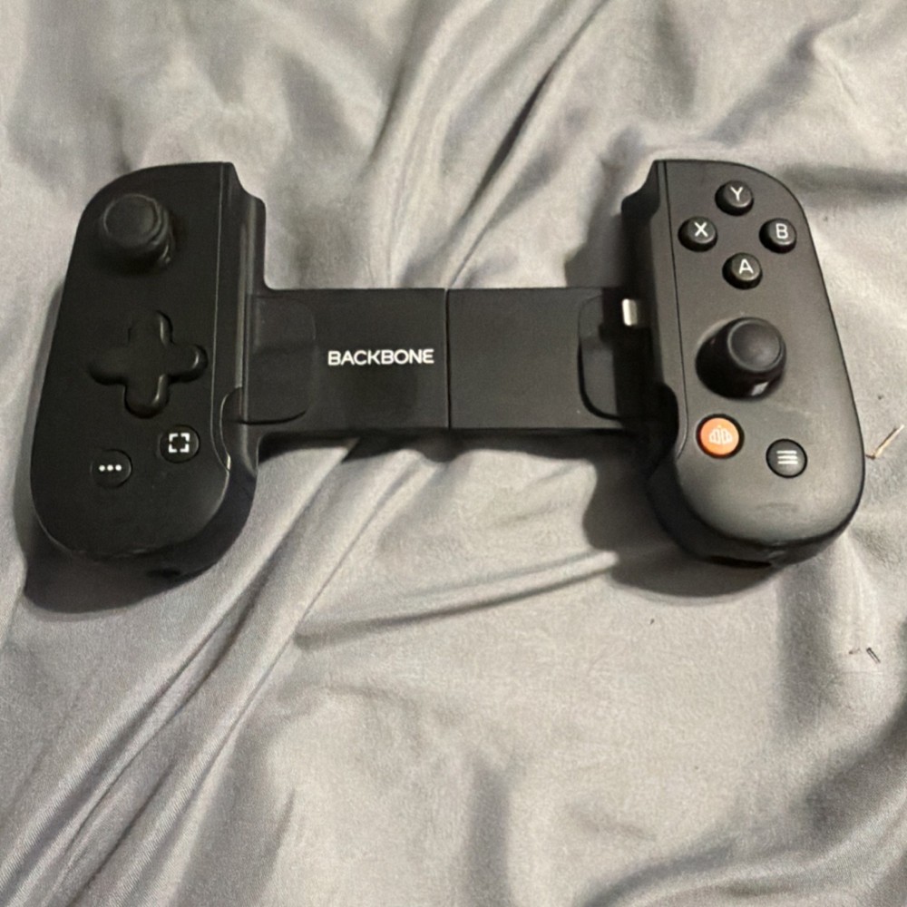 Backbone Black Mobile Gaming Controller Ergonomic Lightning for Apple iOS