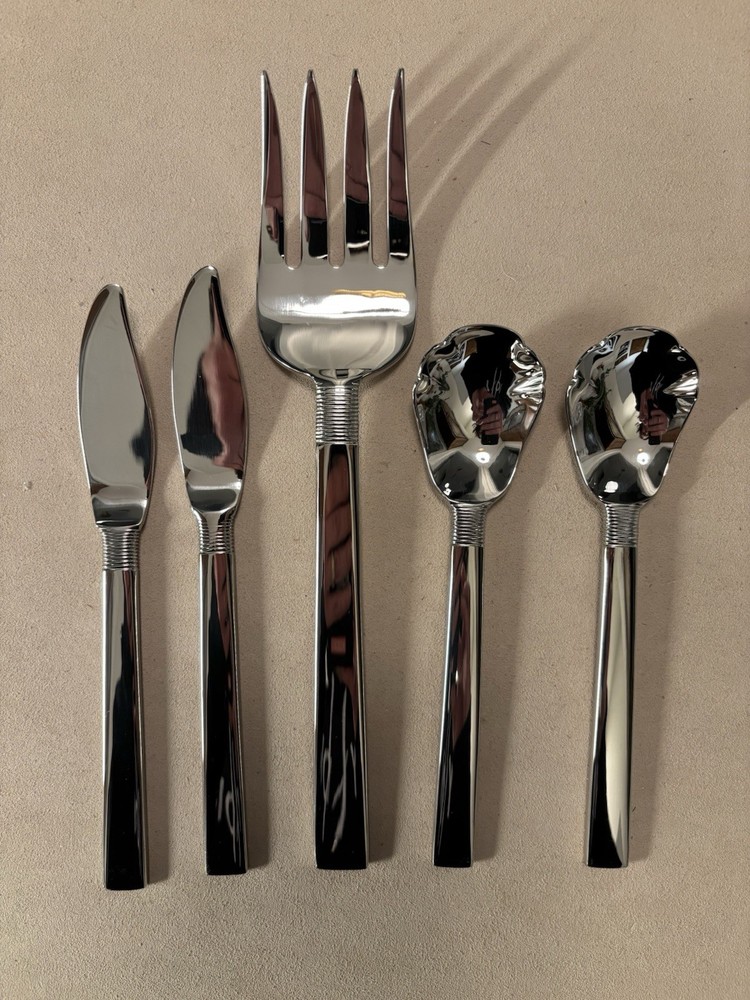 Tuttle LEILANI - 5 serving pieces