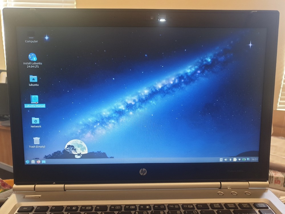 Linux Lubuntu V24.04.4 64-bit, Bootable Live and Install USB Flash Drive