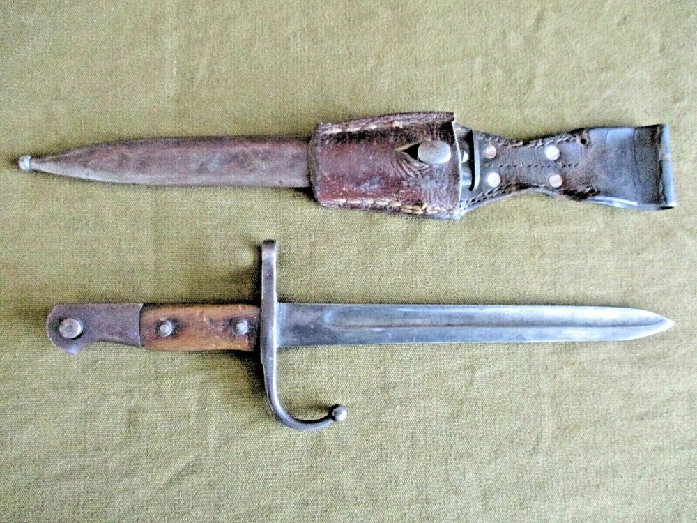 Turkish Bayonet / 1929 original with scabbard