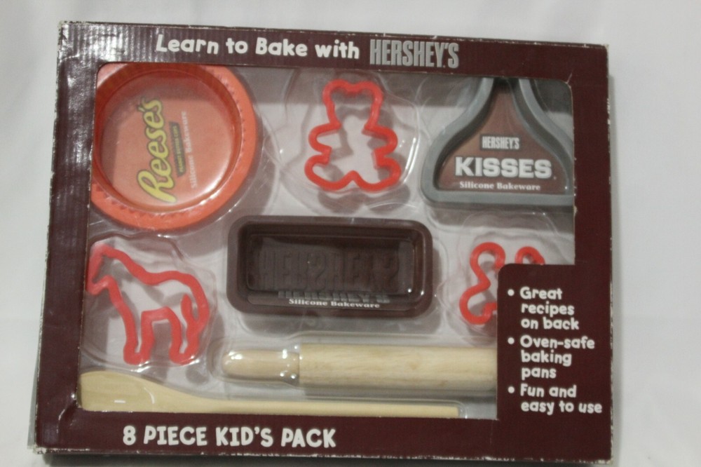 Hersheys Learn to Bake with Hersheys 8 Piece kid's Pack Silicon Bakeware Cookie