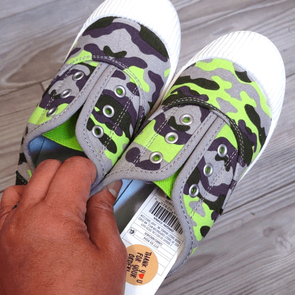 (17-2518) Cat & Jack Archer Size 12