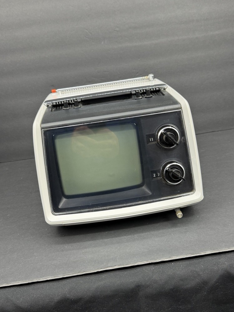 Vintage SONY TV-700 Transistor Portable 7” Television Powers On