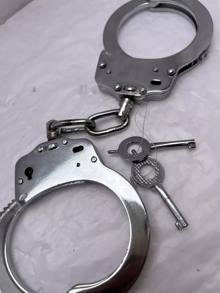 Maximum security Handcuffs Standard Size Nickel Double Locking New