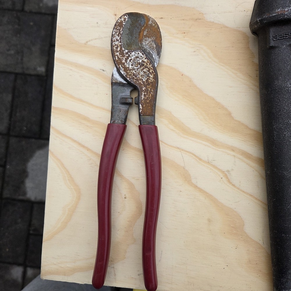 Klein Tools High Leverage Cable Cutter - Red