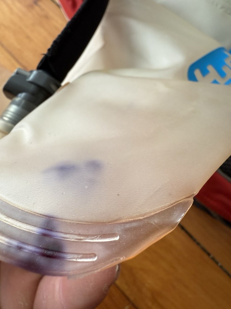 Salomon Agile 17 Hydration Pack Hiking Backpack Red Adjustable