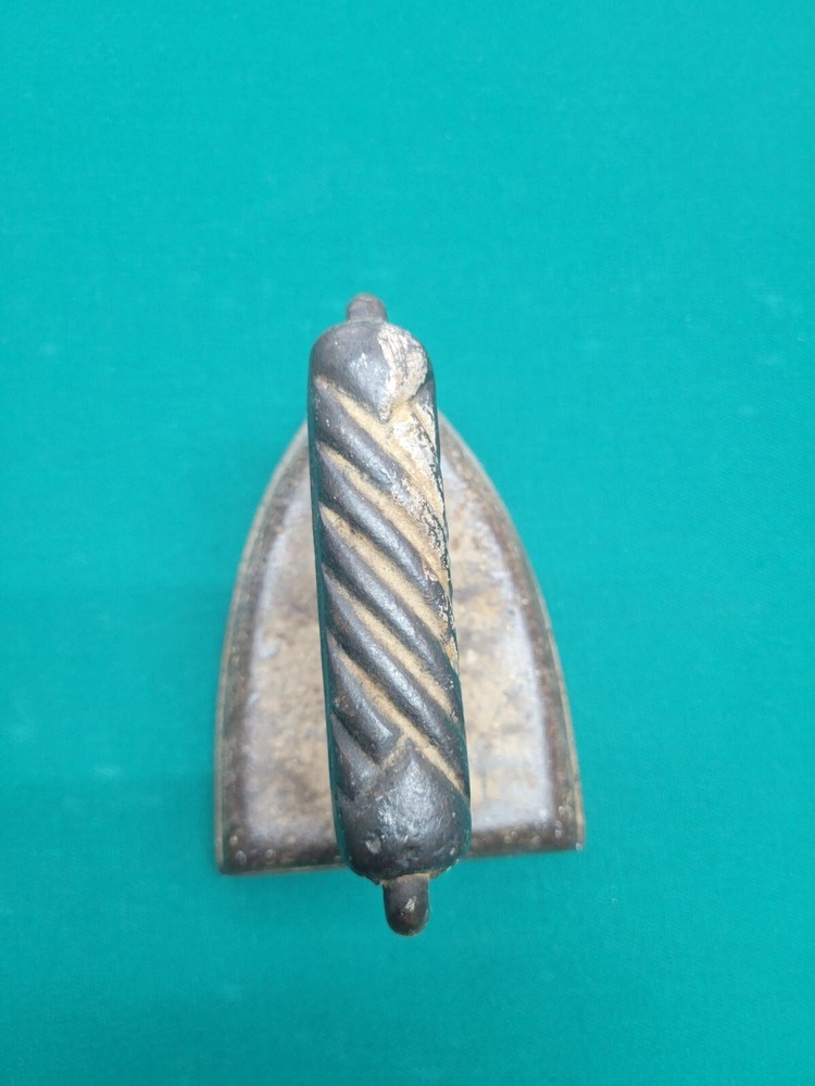 ANTIQUE CAST IRON SAD IRON  #5