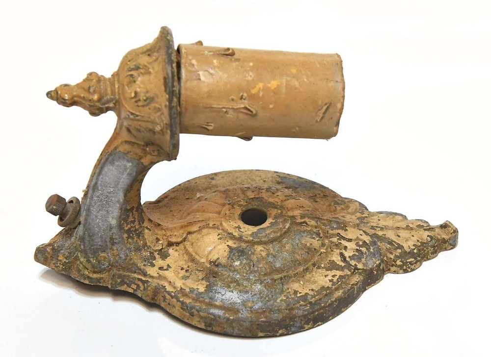 VINTAGE CAST METAL WALL SCONCE