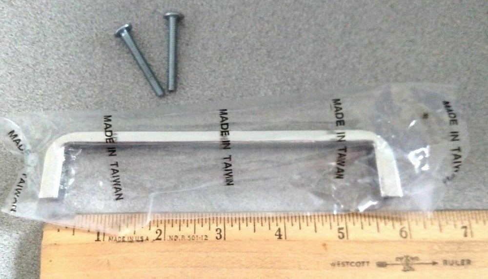 HADRIAN CANADIAN HANICAP DOOR PULL 610107 CHROME