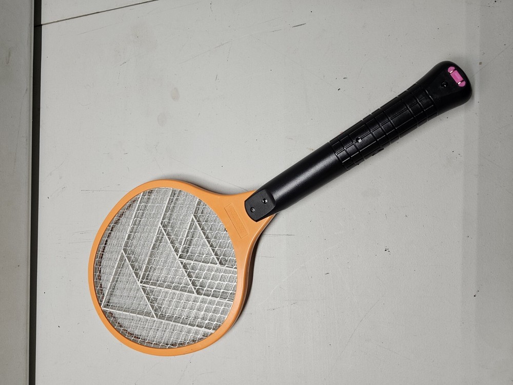 Rechargeable Electric Fly Swatter/Bug Zapper With Flash Light