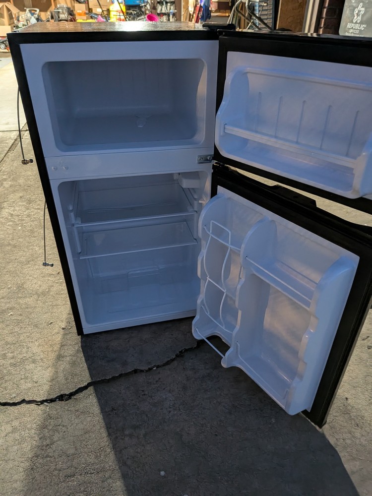 Bangson Black Compact Double Door Fridge, Lockable Doors, Freezer