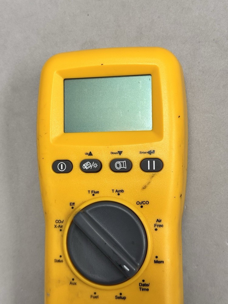 **AS/IS POWER TESTED** UEi Combustion Analyzer C-75