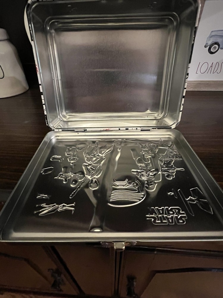 Star Wars - The Force Awakens Tin Lunch Box