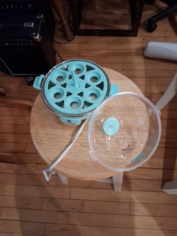 DASH EGG COOKER W MANUAL