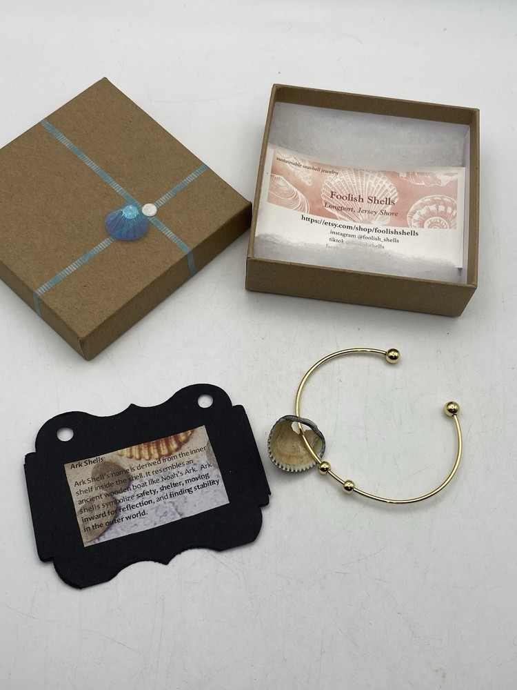 NIB Artisan Handcrafted “Ark Shell” Bangle Bracelet 2