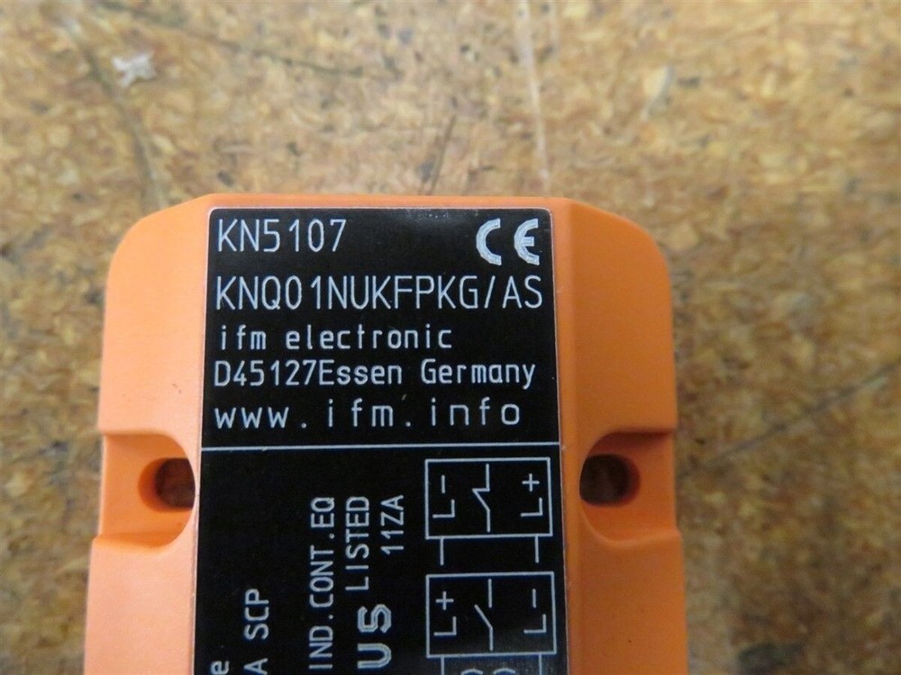 IFM Efecor KN5017 Capacitive Level Sensor Quick Disconnect New