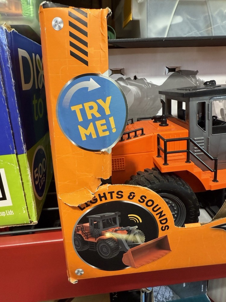 DRIVEN R/C FRONT END LOADER BY BA TTAT
