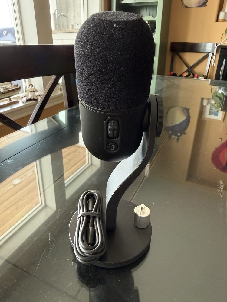 Logitech Yeti GX Dynamic USB Gaming Microphone with LIGHTSYNC RGB, Black