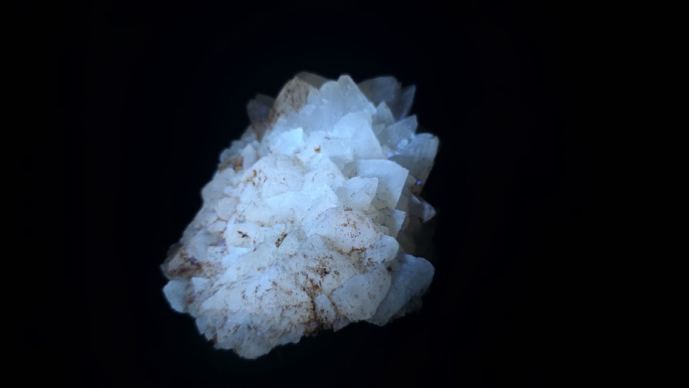 Phosphorescent UV Golden Yellow Specimen