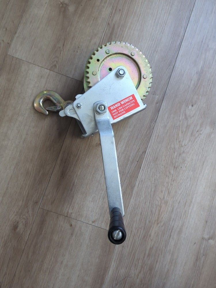 Hand Crank Winch 1000 lbs Capacity with 32' ft Cable