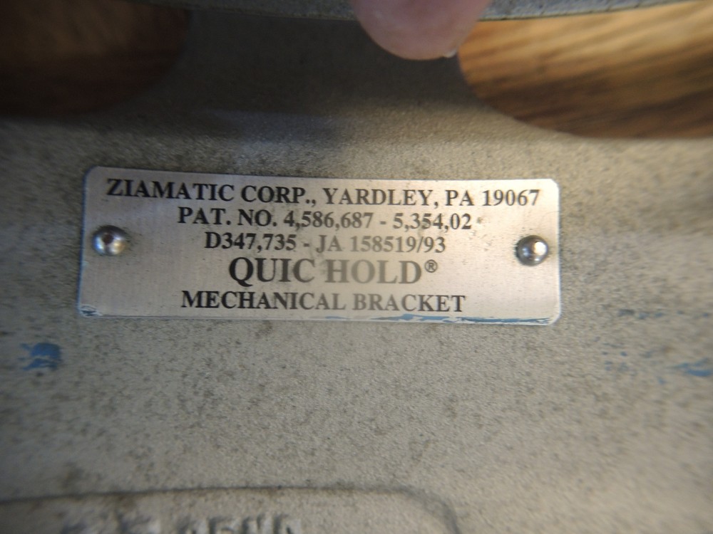 SCBA quic hold mechanical bracket