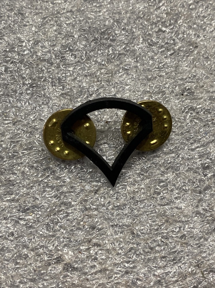 US Army Private First Class E-3 Collar Insignia Pin