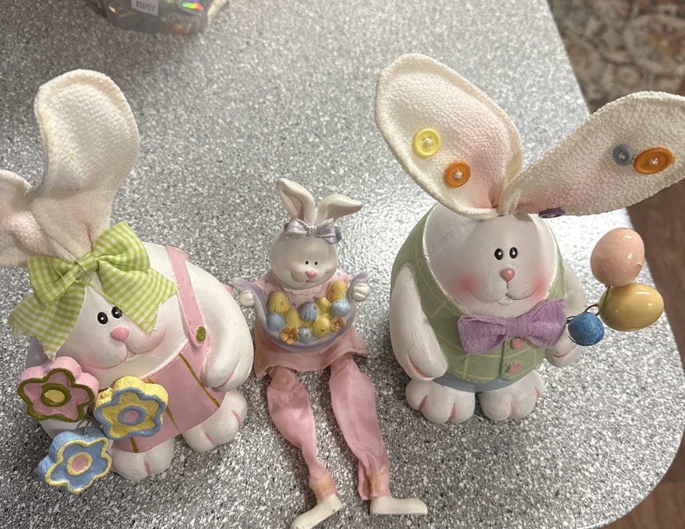 Set Of 3 Ceramic Easter bunny Ceramic Figurines,#39