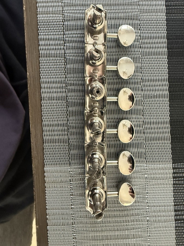 Vintage Style Tuners