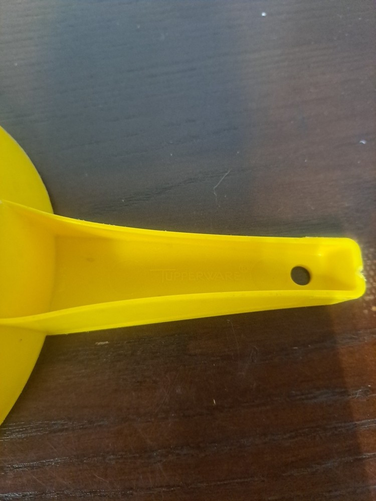 Vintage Tupperware Yellow 1 Quart Plastic Strainer Collander