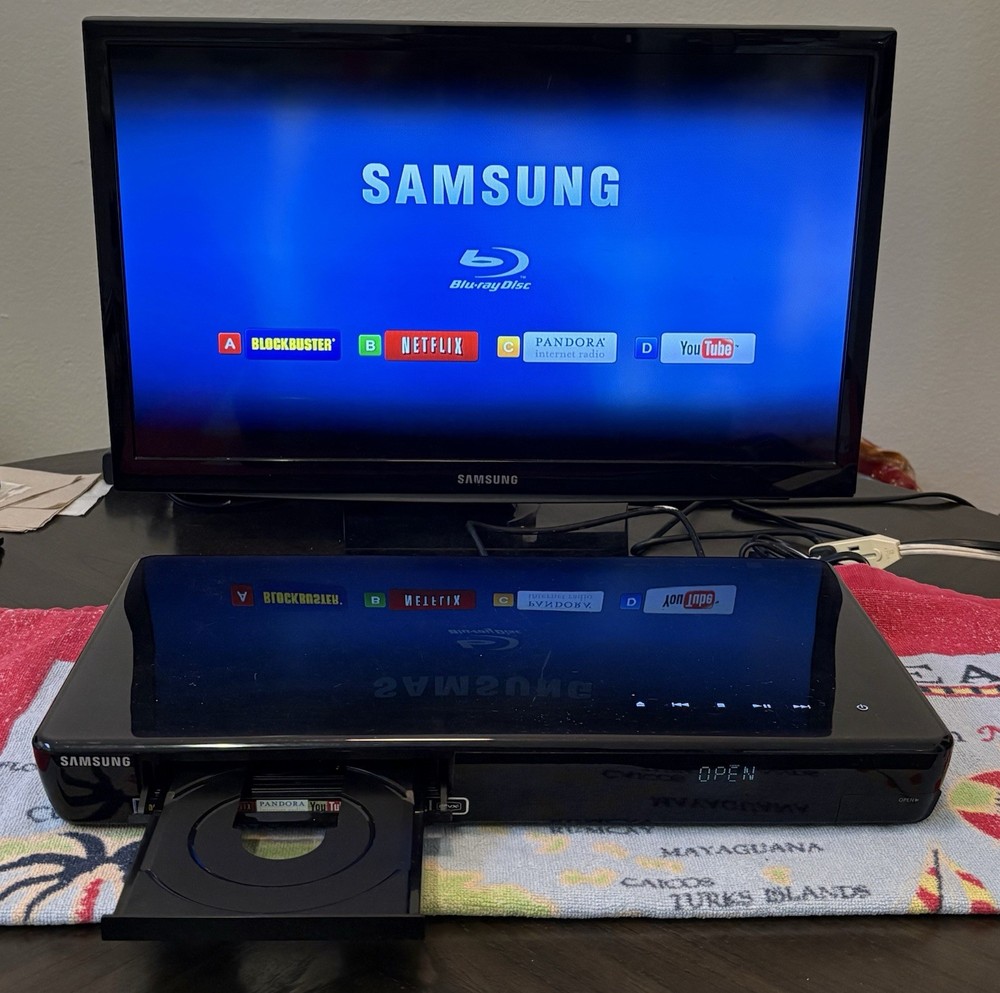 Samsung BD-P3600 Blu-Ray Disk Player With Remote Control + HDMI Cable