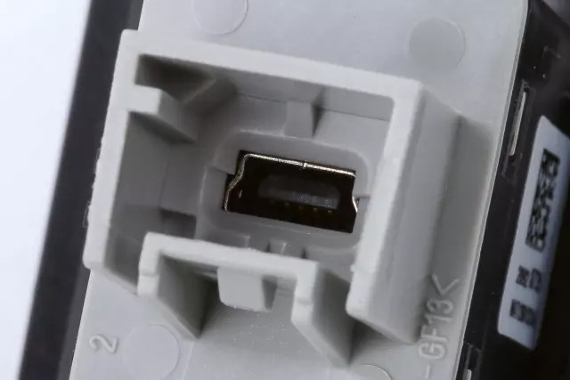 Genuine GM USB Receptacle 20928735