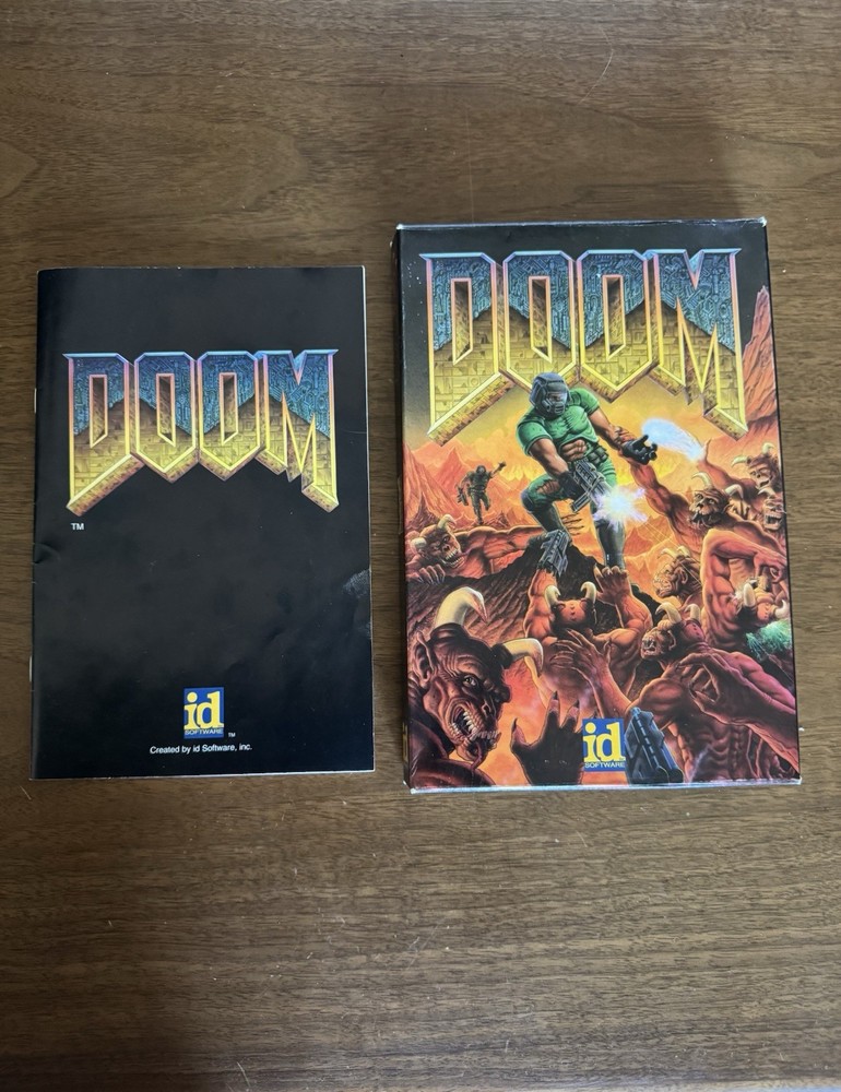 ID Software Doom 1993 3.5" Floppy Disk Set V1.2 with Manual and Box